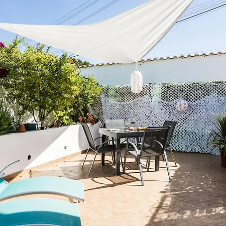 Carvoeiro Beach Apartment شقة *