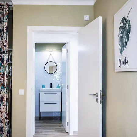 Carvoeiro Beach Apartment 아파트