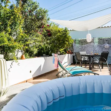 Carvoeiro Beach Apartment * קארבואירו